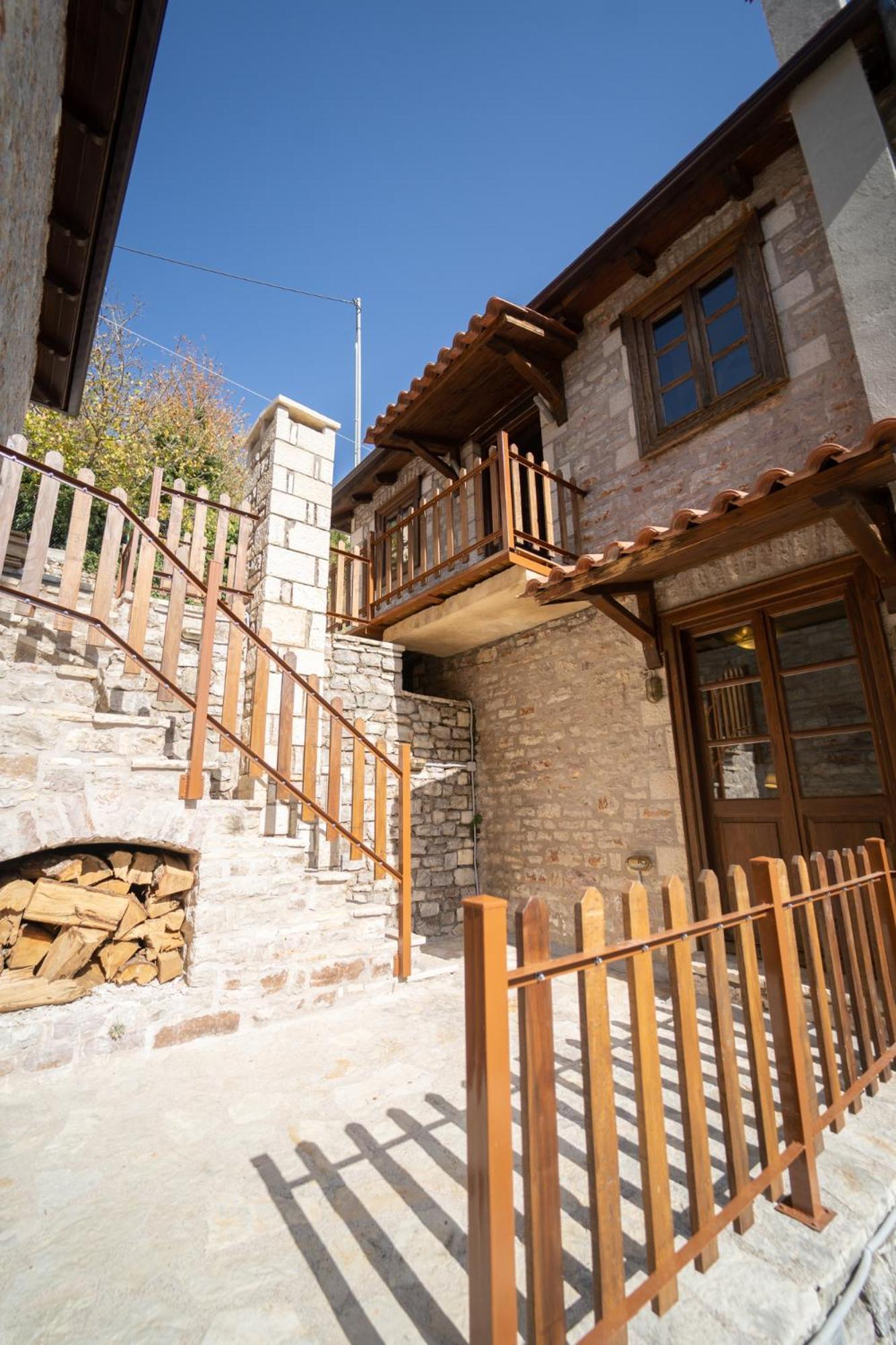 Villa Korfes-Κορφές Τριώροφη Βίλα Για Οικογένειες Και Παρέες Karpenísion Exterior foto